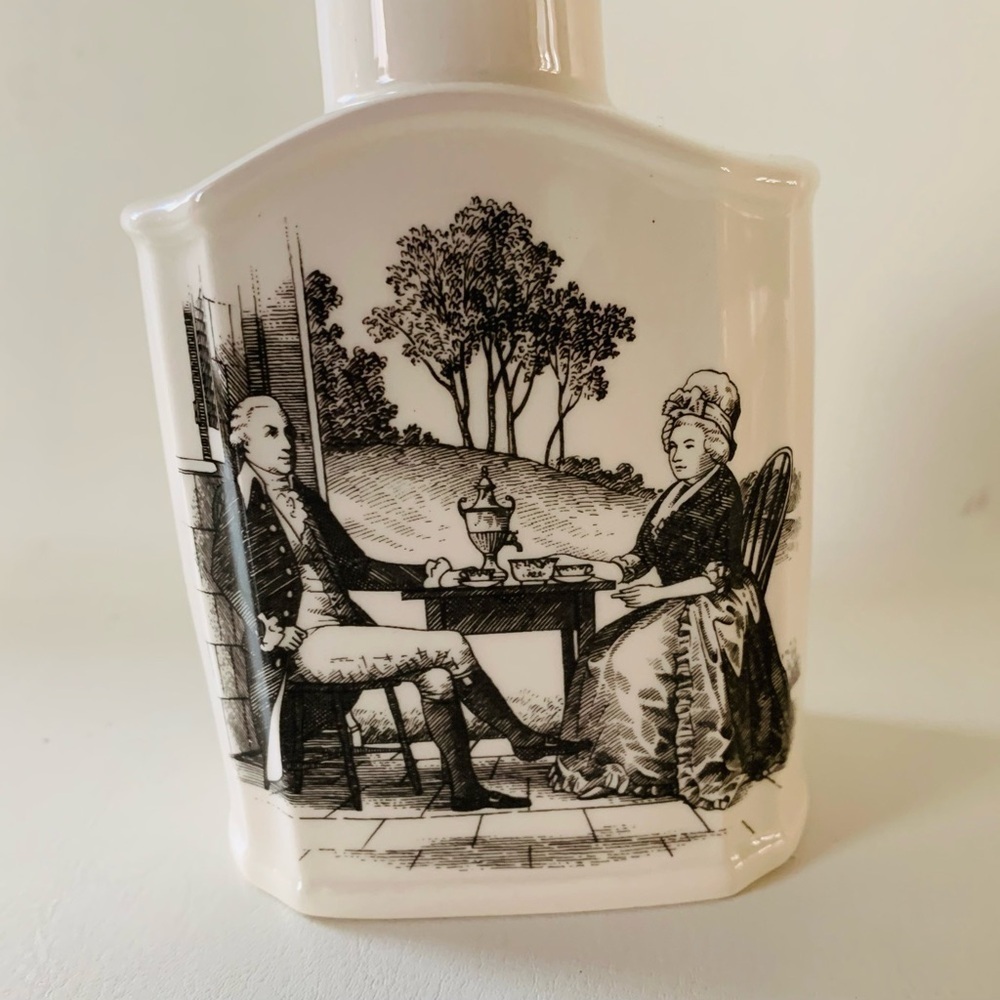 Wedgwood Collectors Society Flask Shape Tea Caddy - Picture 4 of 9